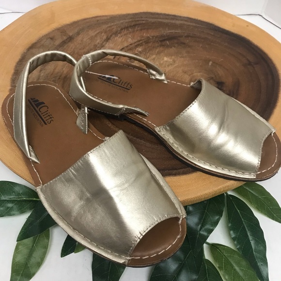 white mountain gold sandals